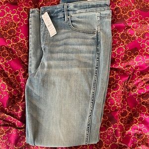 *NWT* High Rise Everyday Soft Slim Crop Denim